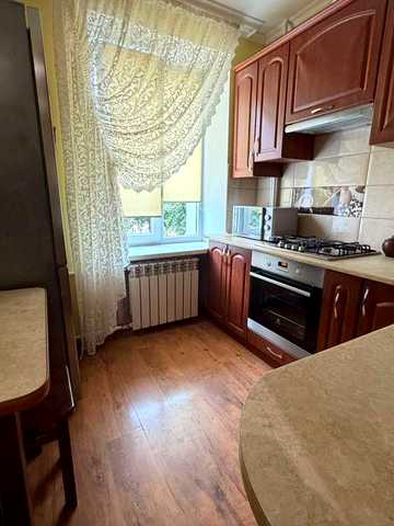 Продам 2к квартиру з ремонтом, центр, 2-й поверх