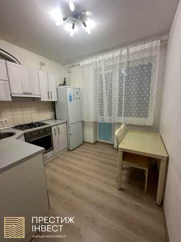 Банкова вул., 32