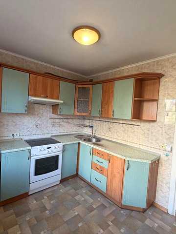 Продам 2-комнатную квартиру в Дарницком районе, ул. Севастопольская, 19