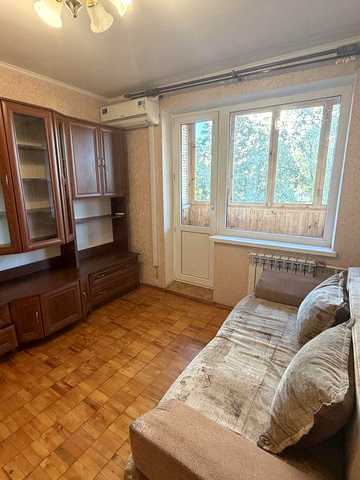 Продам 2-комнатную квартиру в Дарницком районе, ул. Севастопольская, 19