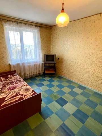Космонавтів вул., 17