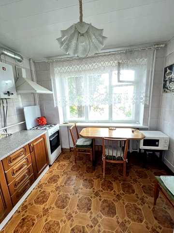 ЗДАМ 2 кім.кв.  ЧЕШКА  поблизу ЦЕНТРА  13000грн.