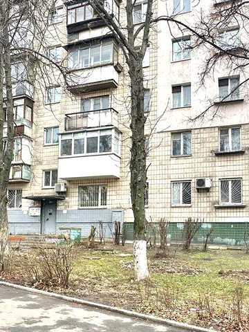 Продам квартиру на 1 поверсі вул.Джона Маккейна (Івана Кудрі)20а ФАСАД