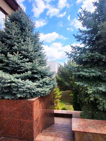 Продаж КРИПТОЙ ВЕЛИКИЙ ЛУГ 3-х поверхового будинку ЗАКРИТА територія ПОДВІЙНА охорона 24/7.