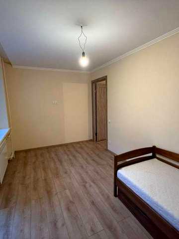 Продаж 2-кімнатної квартири в мікрорайоні, Стрий