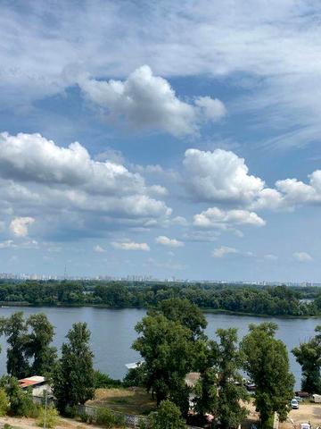 Продаж квартири з гарним краєвидом на Днепр