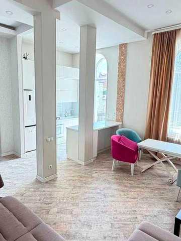 Продам 3-к. квартиру  ул. Римарская 13