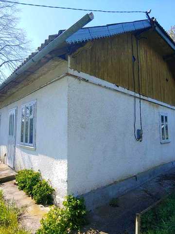 Будинок з земельною ділянкою