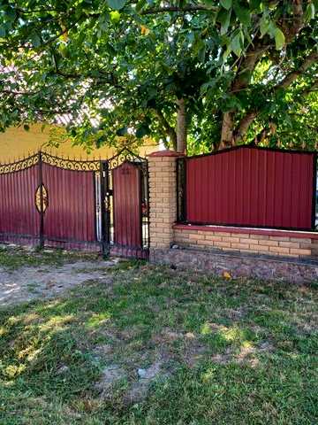 2-поверховий будинок з каміном, альтанкою та гаражем
