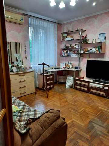 Сдам 2хк сталинку  в Приморском районе