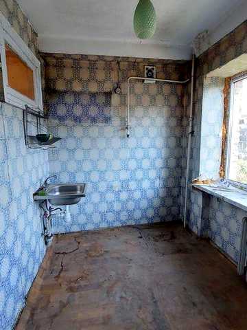 Метро Васильківська 1 к.кв. біля парку