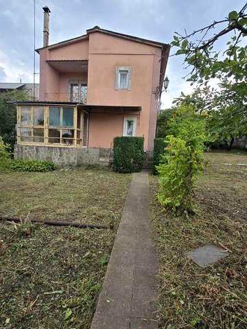 Продаж заміської садиби з власним пірсом