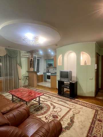 Лесі Українки бульв., 30