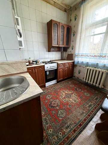 Продаж 3к кв сталінки в затишному дворі