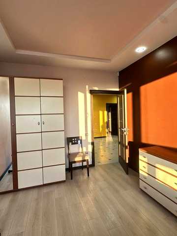 Оренда  3 кім. квартири на вул. Зеленій, ново, 850$