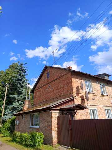 Продаж квартири 68 м² із зем. ділянкою  в Мені