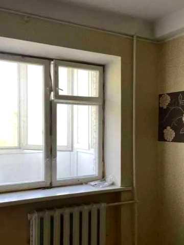 •• 1-кімнатна квартира (гостинка) по вул. Братів Зерових