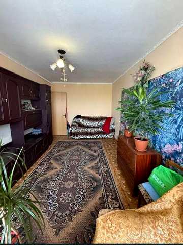 Продам секцію мікрорайон жовтневий 35 кв.м