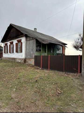 Продається 1/2 частина будинку в центрі міста Остер!