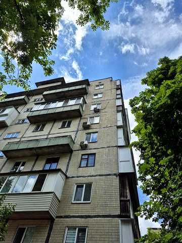 Продам 2-к квартиру, Хозяин, ул. Зодчих 62А (Святошинский р-н) под ремонт ! Без комиссии