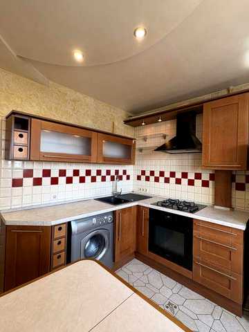 Продам 2к квартиру з ремонтом,розвинута інфраструктура,поруч метро Дарниця