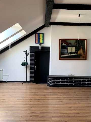 Оренда квартира-студія можна під офіс. Простора 2-кімнатна (120 м²), вул. Костянтинівська, 34 Без комісії від власника.