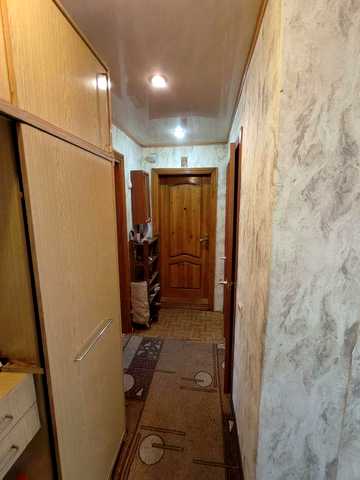 Трёхкомнатная,3эт. продается