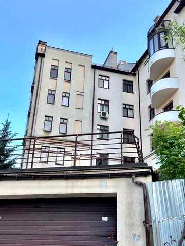 Продаж чотирикімнатної  квартири .В ЖК Погулянка