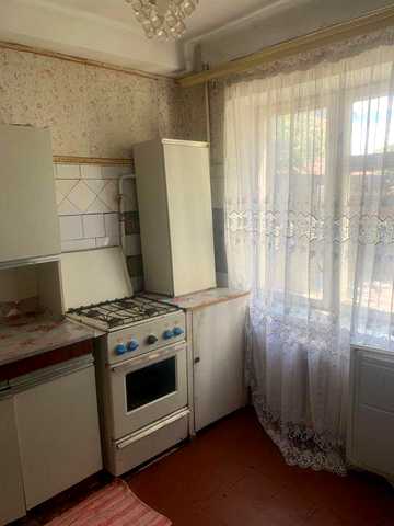 Продається простора 3-х кімнатна квартира в тихому районі міста