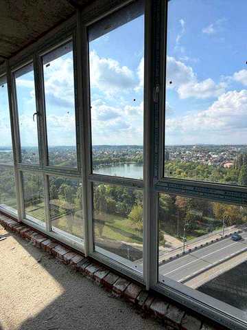 2-кімнатна квартира з панорамним видом на озеро у ЖК «BRIDGE Tower»
