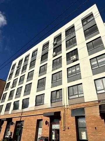 Продається простора 2-кімнатна квартира площею 82,6 м² на вул. Навроцького, 31А у Львові.