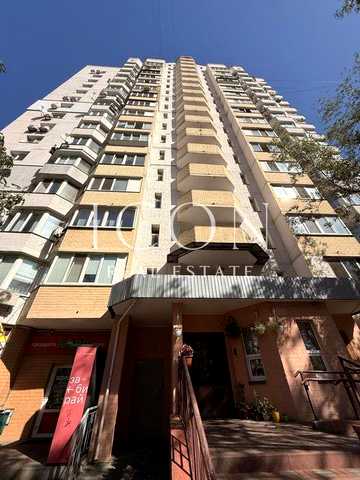 БЕЗ% Продаж великої квартири по вулиці Анни Ахматової 35