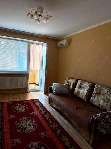 здається 2 кімнатна квартира. Центр
