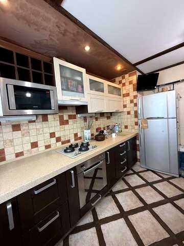 Зигіна, продаж стильної, затишної квартири в новому цегляному будинкові з дизайнерським ремонтом , меблі та техніка