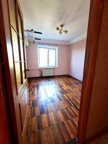 Академіка Александрова вул., 5