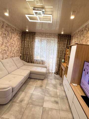 Продається 2к квартира на вул. Салютній, 80 000 долл.