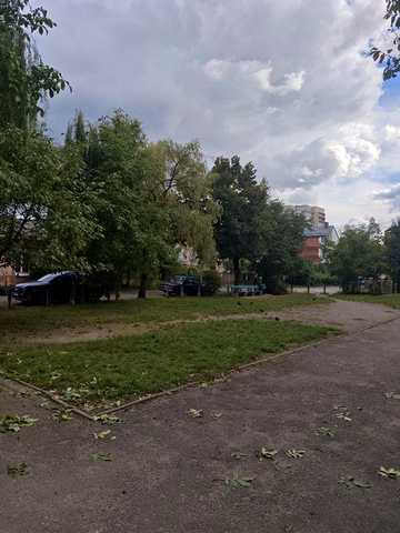 продаю 1 кім квартиру вул Низинна
