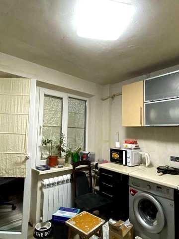 Продам 2кімнатну Борщагівка Зодчих 32 1\16п 54\32\8 під ремонт