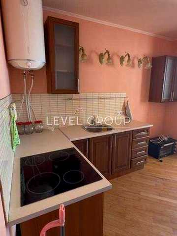 Продаж ї 2-кімнатної квартири   65.2 м²   метро Харківська вул Ревуцького 42Б