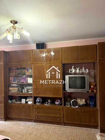 93627 | Продам 1к квартиру в тихом р-не С МЕБЕЛЬЮ бульвар Юрьева Новые дома метро Дворец Спорта Армейская