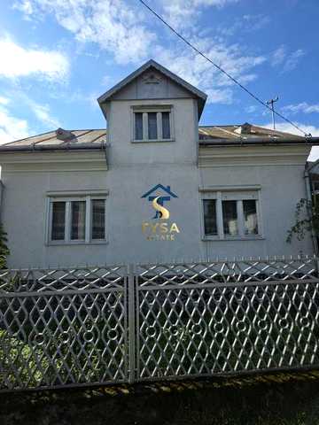 Житловий будинок у смт Солотвино.