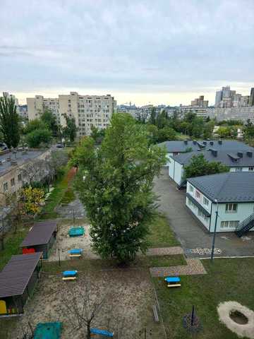 Продам 3-кімн квартиру Дніпрвський р-н , вул.Юрія Шумського 8-А