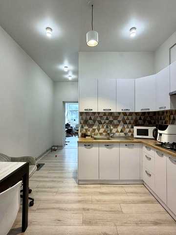 Продаж 1-кім квартири з ремонтом по вул. Пекарська-Медінститут