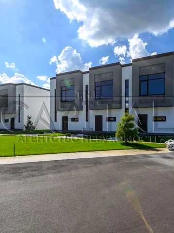 Продається таунхаус 100 м² на закритій території — $120 000 в Підгірцях  Просторий таунхаус площею 100 м² у приватному закритому комплексі.