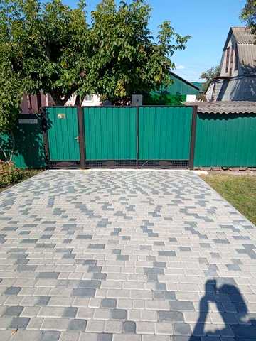 Продається добротний житловий  будинок за 2 км до м. Сміла