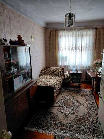 Здам квартиру 2 Шевченківський по вулиці Бачарова ,4 кімнатна .