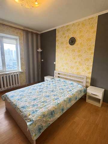 Срібнокільська вул., 16
