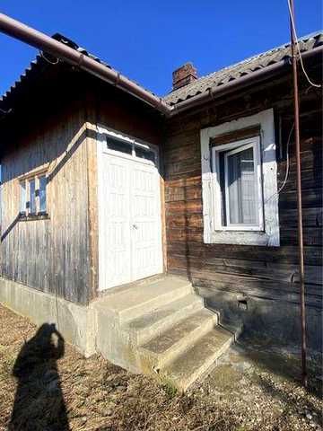 Продається будинок в Рожнятові з земельною ділянкою.