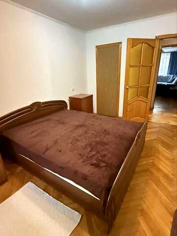 Здається 2к квартира, 2 поверх, центральна часиина міста. Довгострокова оренда мінімум 6 місяців. Без тваринок