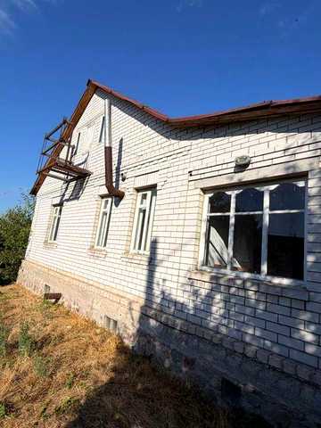 Цегляний будинок 131,7 м² з гаражем і підвалом, м. Богуслав, 10 соток